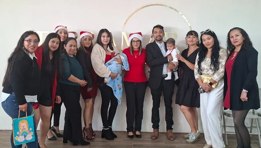 Equipo Linaje Dorado con Yessica Solís en León